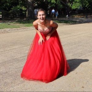 TERANI COUTURE SIZE 4 PROM DRESS RED